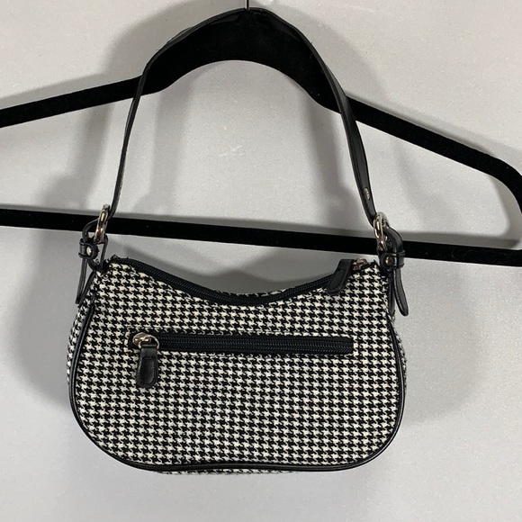 Small Shoulder Tweed Style Black White Silver Hardware Zipper Pocketbook Handbag - Picture 1 of 8